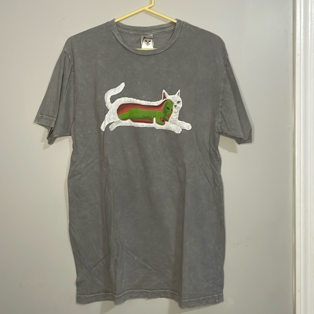 Grey Short sleeve RipnDip graphic tee with Alien Nermel